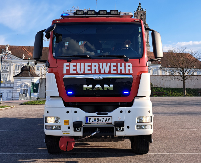 WLF Front 1:1